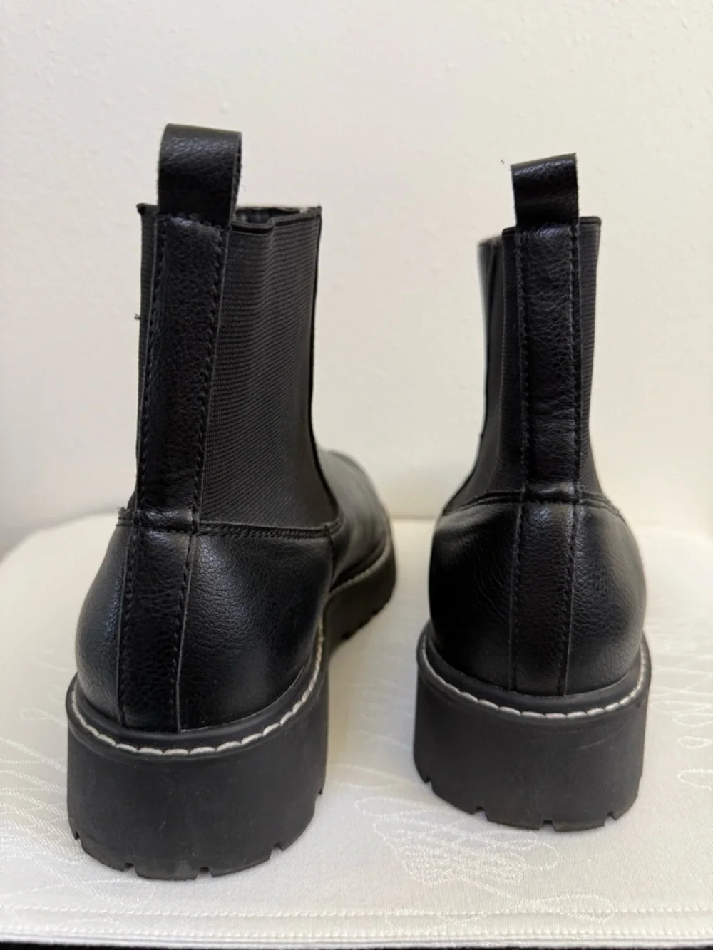 Dolce Vita Lobera Black Chelsea Boots Women’s 9 Lug Sole Platform